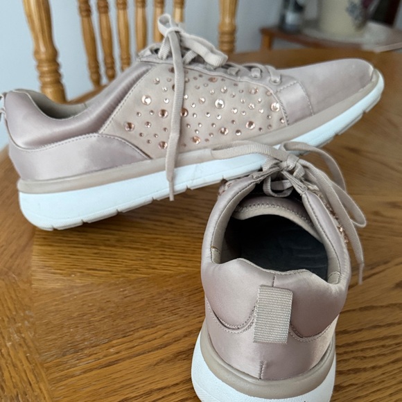 Clarks Women's Rose Gold Pink Sneakers athletic shoes wit pink Rhinestone Detail - Picture 6 of 8